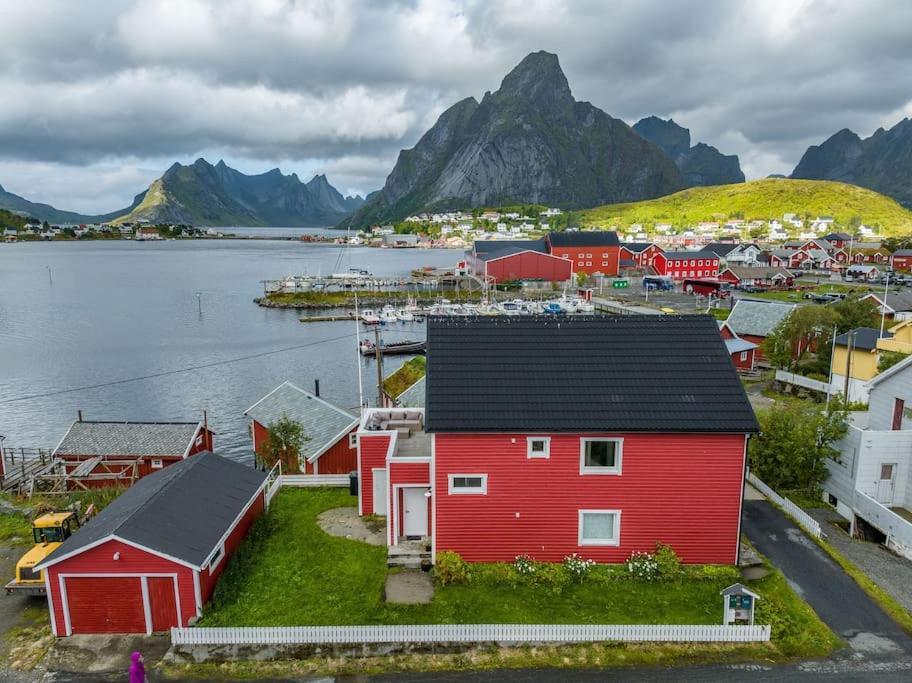 Reine Front View - Mountain & Seaview Villa Eksteriør billede