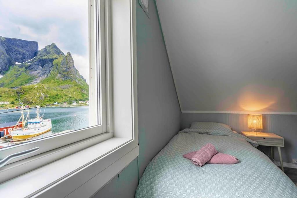 Reine Front View - Mountain & Seaview Villa Eksteriør billede