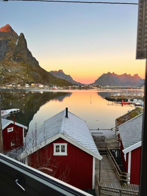 Reine Front View - Mountain & Seaview Villa Eksteriør billede