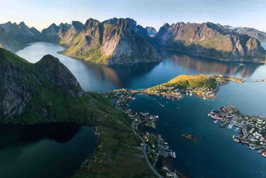 Reine Front View - Mountain & Seaview Villa Eksteriør billede