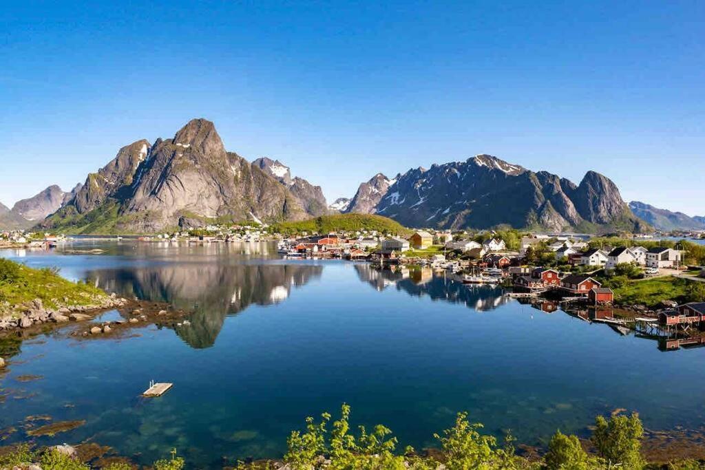 Reine Front View - Mountain & Seaview Villa Eksteriør billede