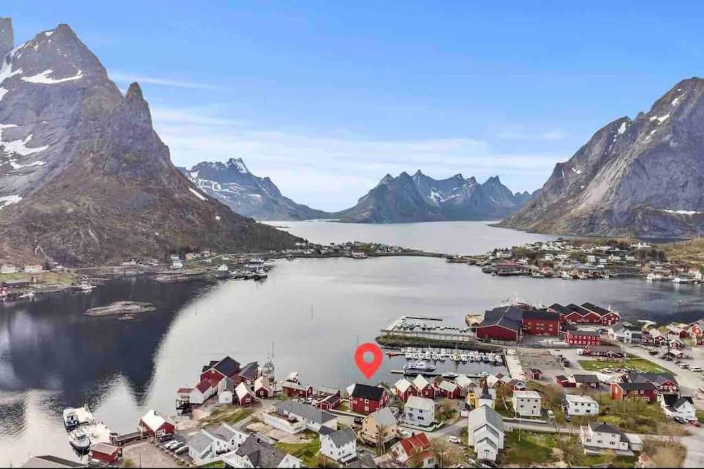 Reine Front View - Mountain & Seaview Villa Eksteriør billede