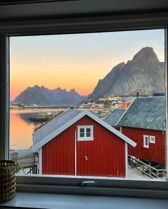 Reine Front View - Mountain & Seaview Villa Eksteriør billede