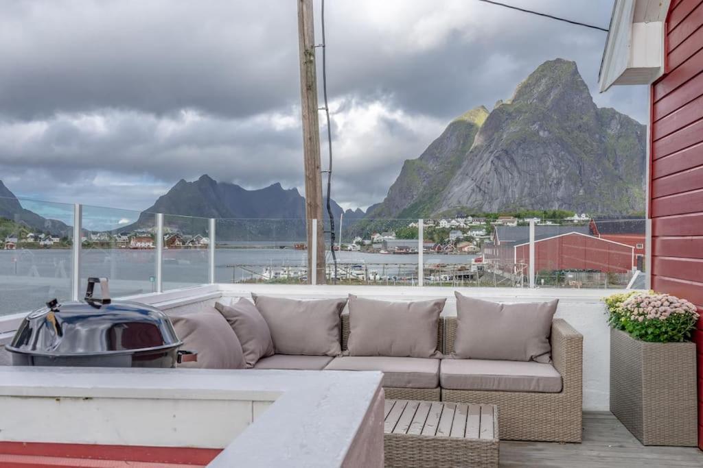 Reine Front View - Mountain & Seaview Villa Eksteriør billede